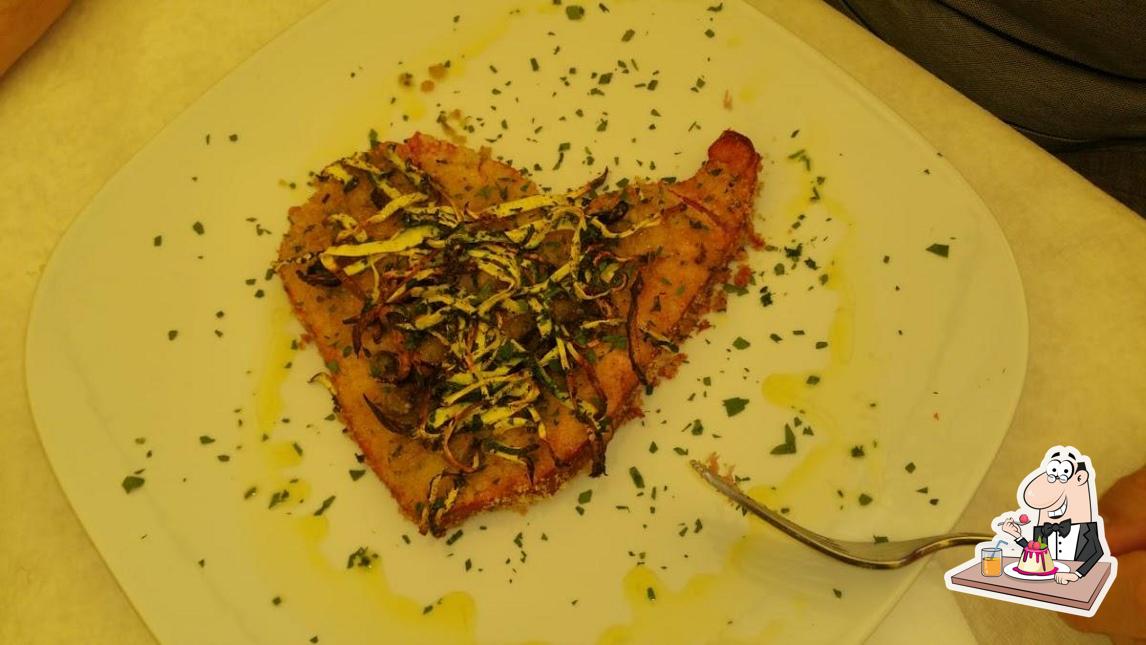 Ristorante Pizzeria al Maneggio serve un'ampia gamma di dessert