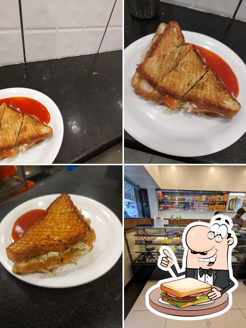 Grilled cheese sandwich at Ahaar 2020