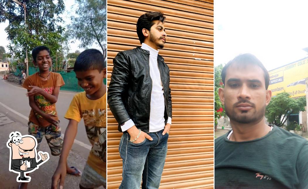 Here's a picture of Popeyes Food