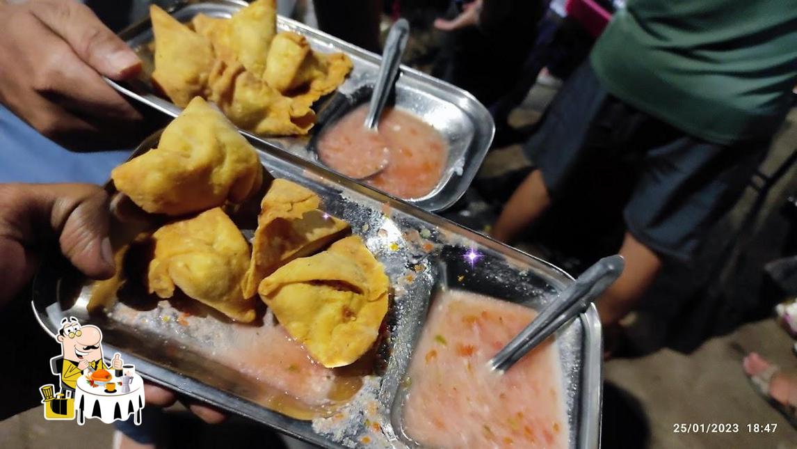 Food at Danganiya bazaar , samosa wala