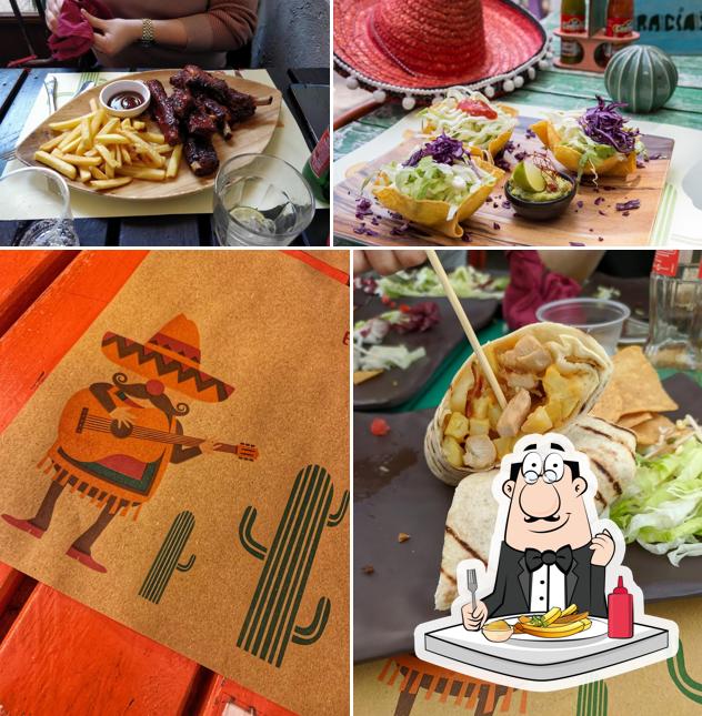 Prova a prendere un piatto di chips a El Salvador Mexican E Texan Pub