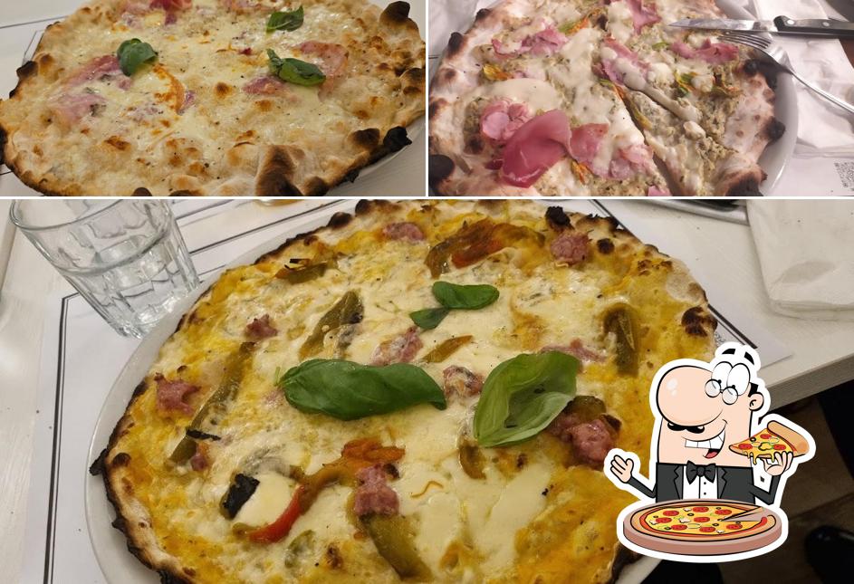 A 1255 Pizzeria, puoi ordinare una bella pizza