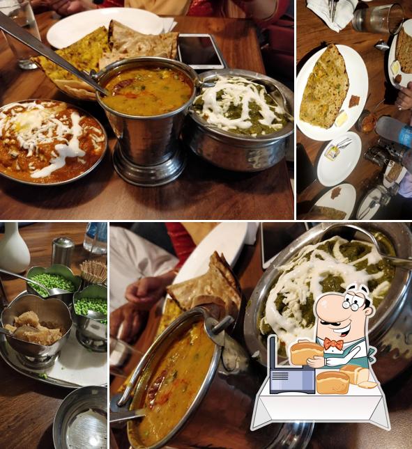 Garlic bread at Dawat