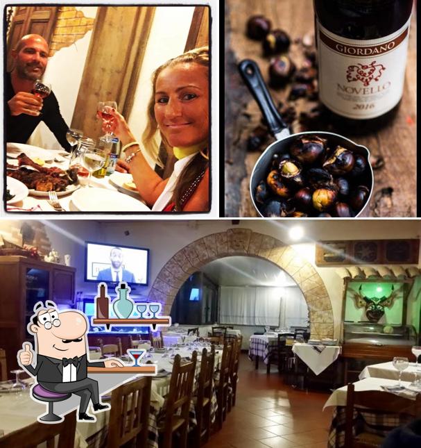 La immagine di interni e vino da Sa Di Carne by ristorante “La Furnacella”