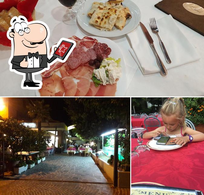 La immagine di esterno e cibo da Pizzeria Ristorante Pick Up