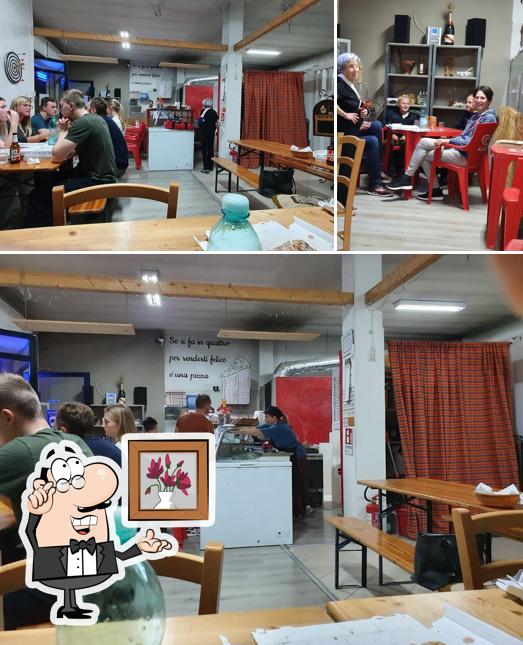 Gli interni di Pizzeria Sa Tappara - Market alimentare