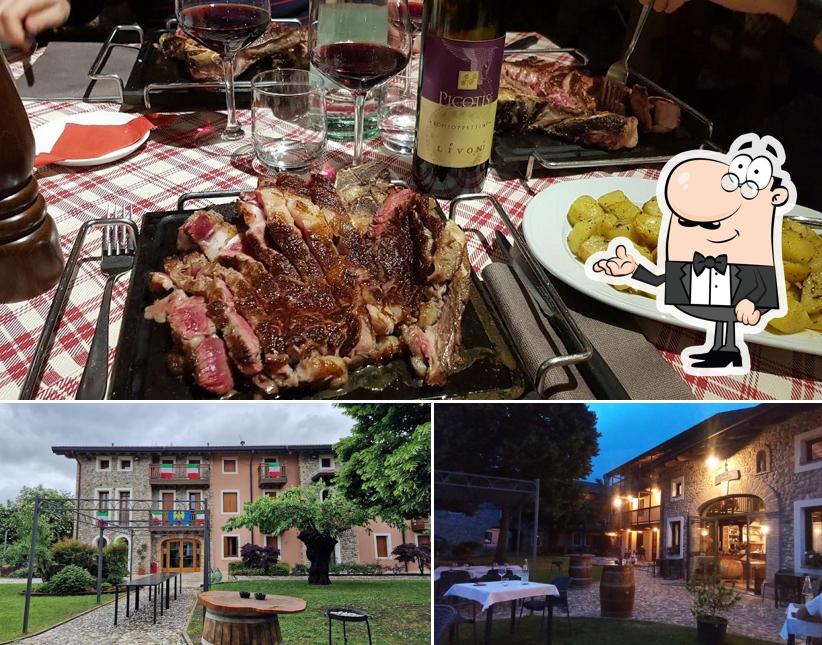 Questa è la immagine che mostra la interni e vino di Ristorante Là di Mariute