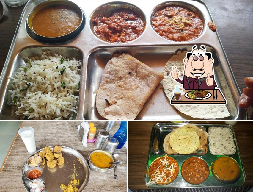 Try out meat meals at Bansi Kathiyawadi