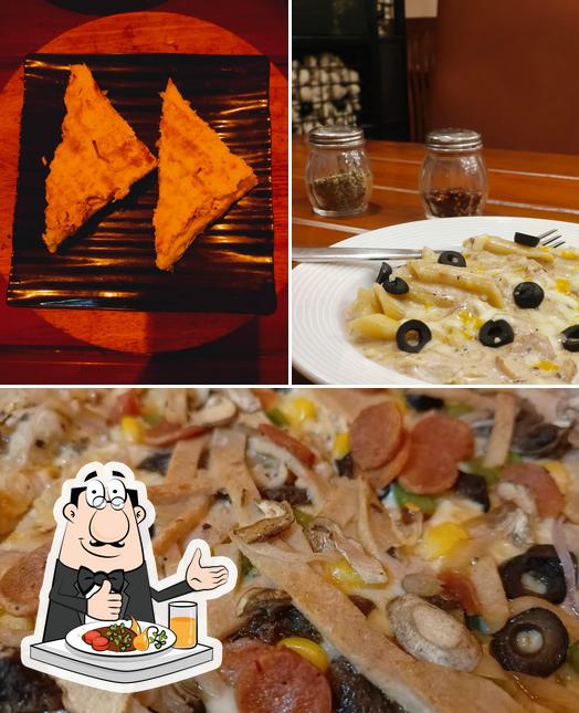 Food at Sijis Pizza Street