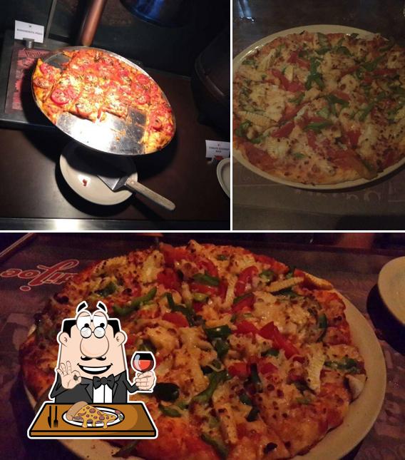 Order pizza at Indijoe