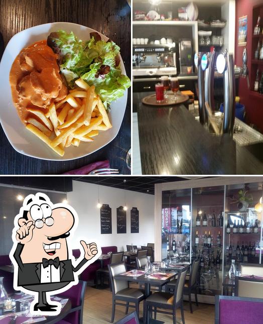 Voici la photo représentant la intérieur et nourriture sur Café des Voyageurs
