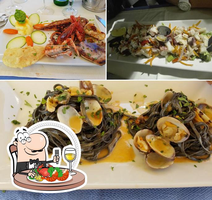 Ordina tra i molti piatti di mare offerti a La Scogliera
