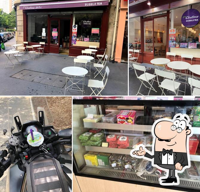 Installez-vous à l'une des tables de Chatime bubble tea