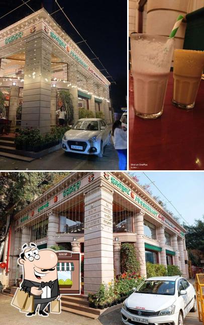 The photo of exterior and beverage at J U G G E R N A U T, Barakhamba Road