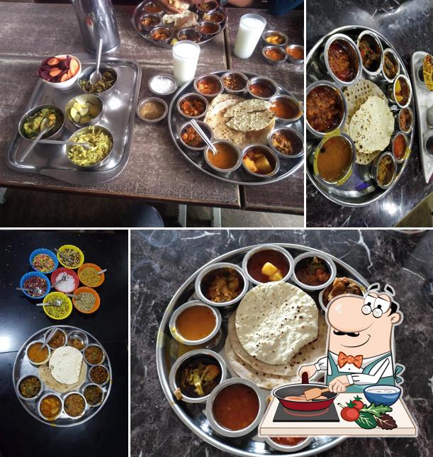 Chicken curry at Giriraj Hotel