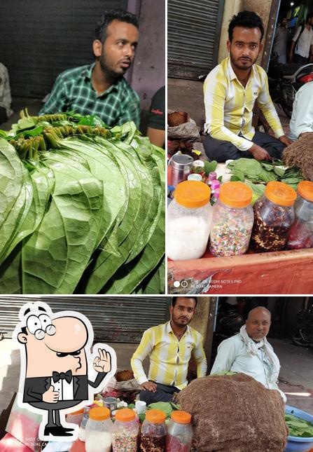 Look at the photo of Ashu Pan Wale