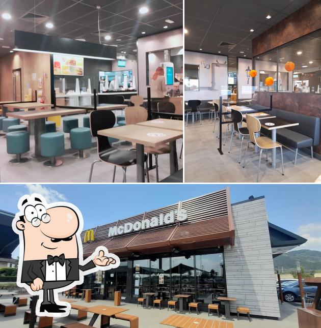Gli interni di McDonald’s Carvico