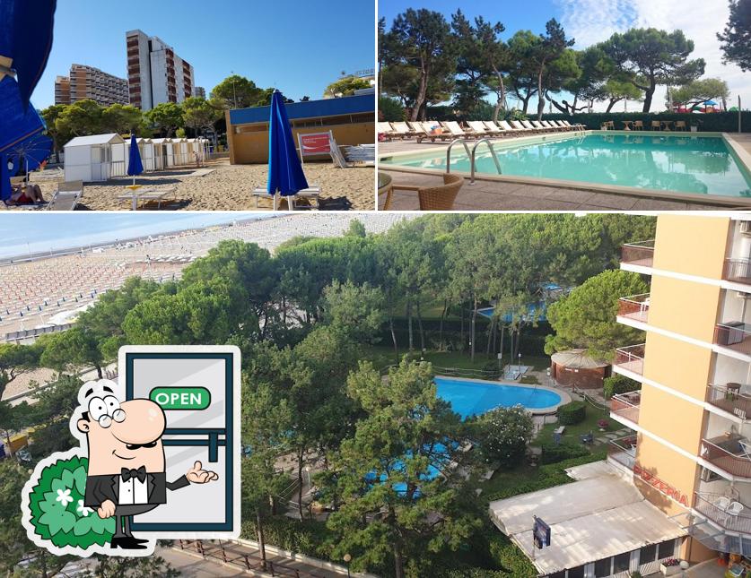 Curiosa tra la parte esterna di Hotel American - Lignano Sabbiadoro