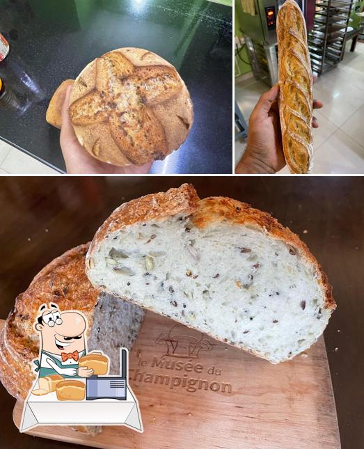 Garlic bread at State of Good Vibes Cafe MOIRA