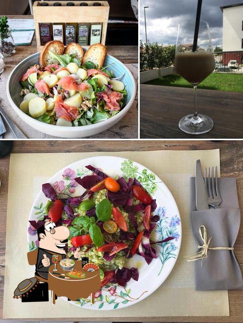 Caffè Beccaria si caratterizza per la cibo e alcol