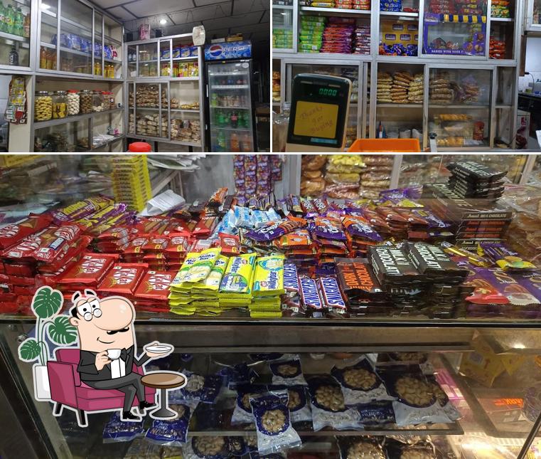ROZARIOS BAKERY PALA is distinguished by interior and food