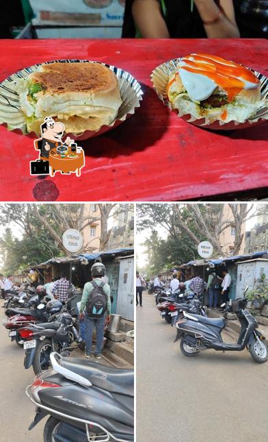 Mussels at Aunty ka Vada Pav