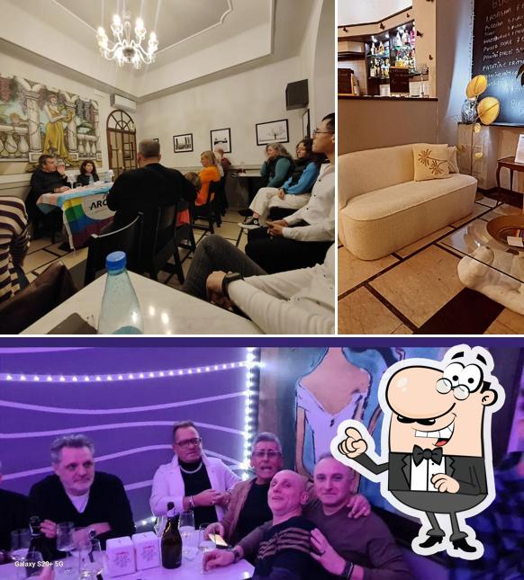Bar Le Muse si caratterizza per la interni e bancone da bar