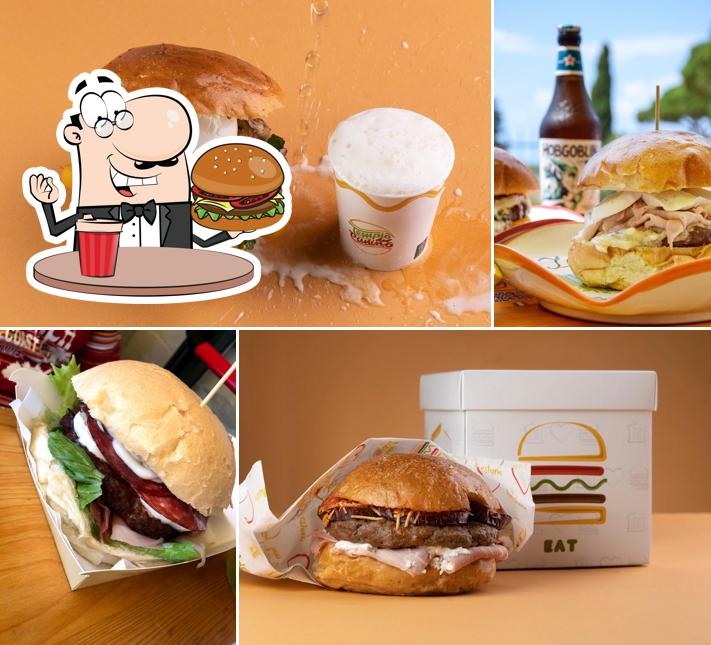 Ordina un hamburger a Il Tempio Del Panino