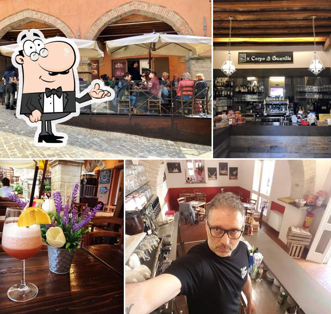 Siediti a un tavolo di Bar Ex Corpo di Guardia