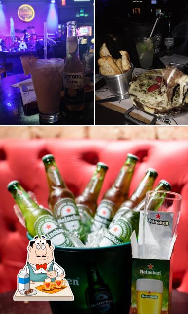 Desfrute de uma bebida no Brook's Pub Valqueire