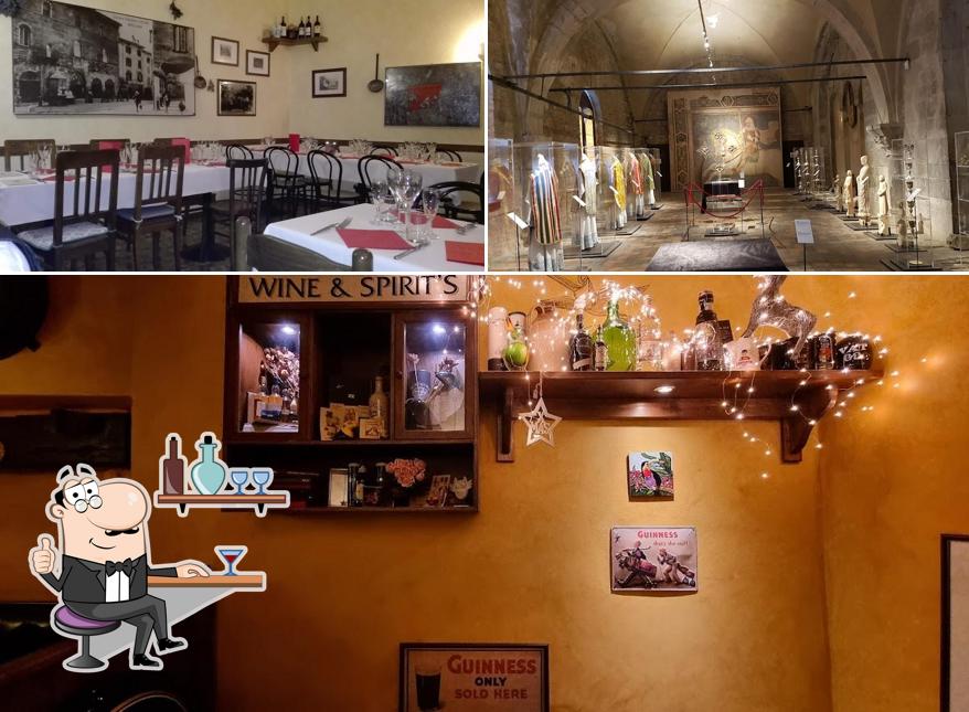 Siediti a un tavolo di The Tucans Pub