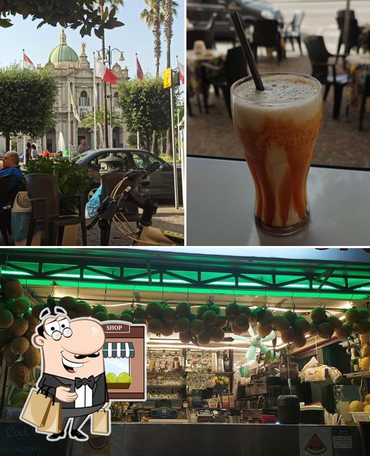 Gli esterni di Chalet Flora e Giovanni caffe Kico EspressoBar