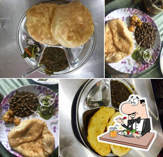 Food at Milan chole bhature corner