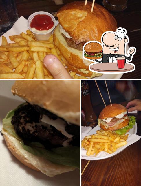 Prova un hamburger a Foxinn Pub