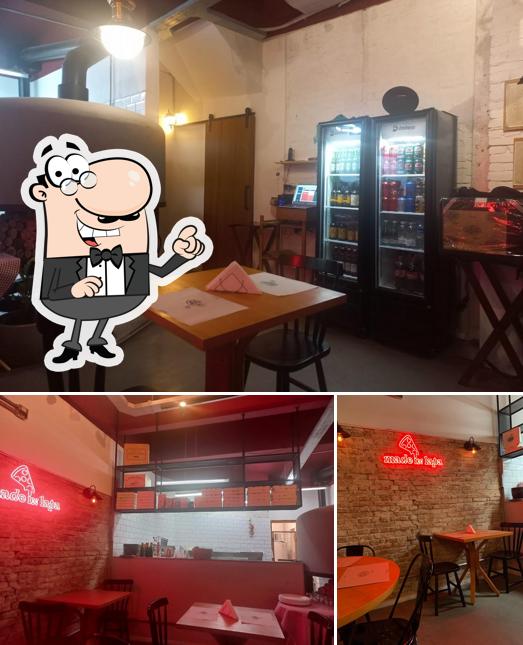 O interior do Cuevas Pizzaria