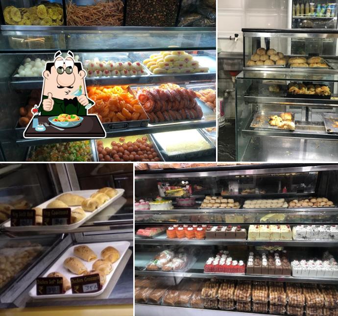 Food at Saravana Sweets & Bakery