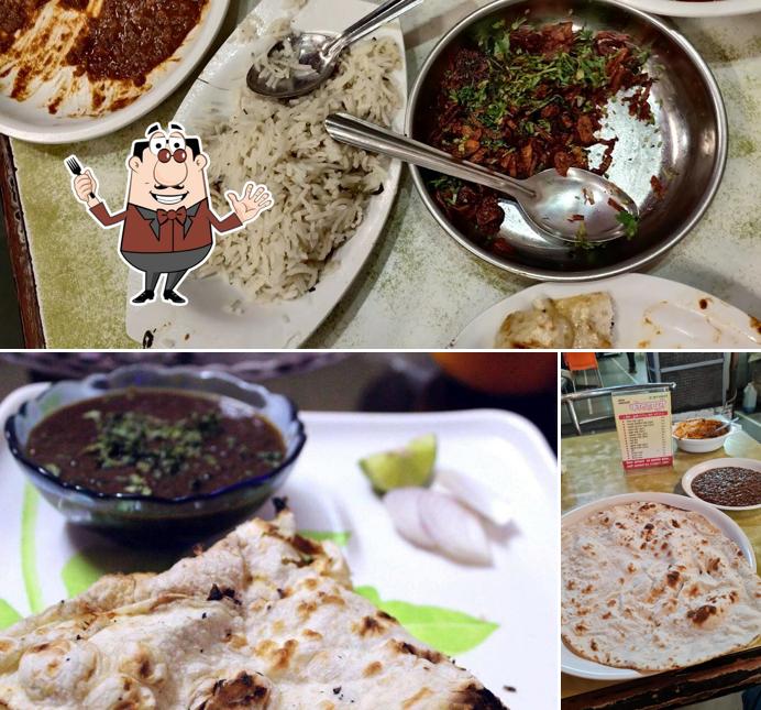 Food at Jagaat Bhaari Kolhapuri