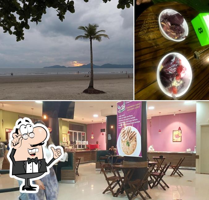 Sente em uma das mesas no Açaí da Barra - Santos