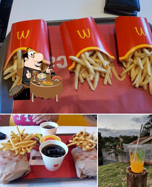 A comida e bebida do restaurante