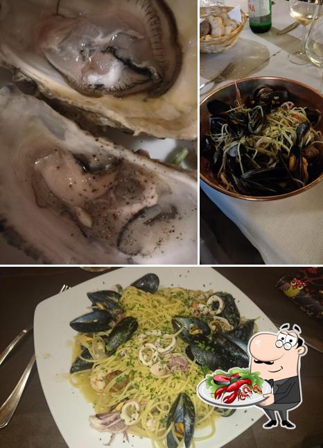 Ordina tra i vari pasti di mare offerti a Osteria del Pesce Rosso - Ristorante di pesce