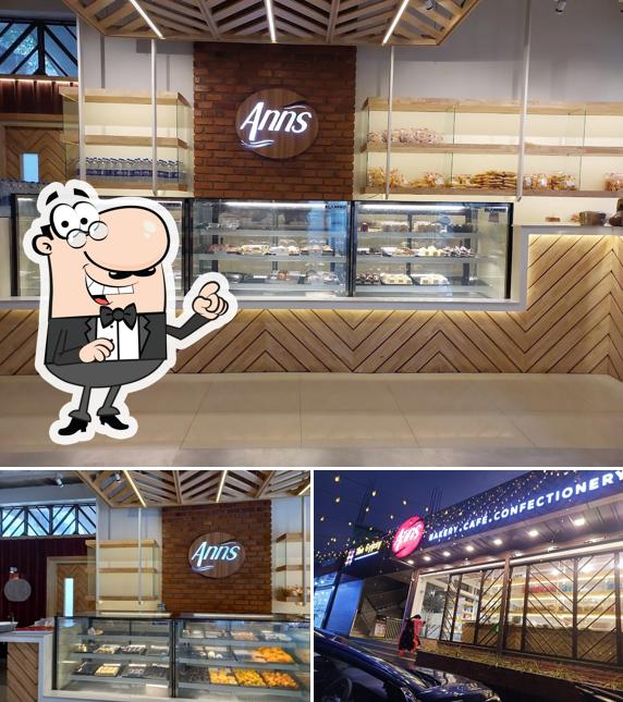The exterior of Anns Bakery