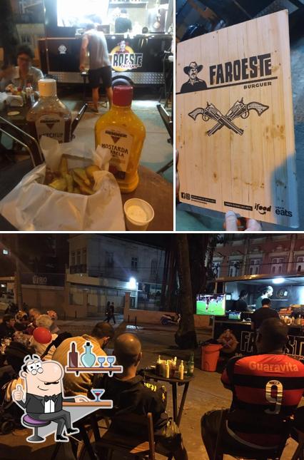 O interior do Faroeste Burger - (Laranjeiras, RJ)