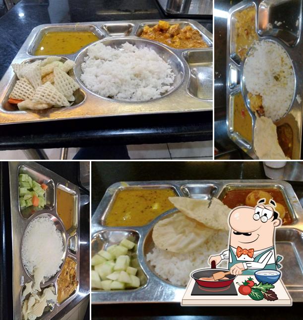Chicken curry at KIIT Central Canteen