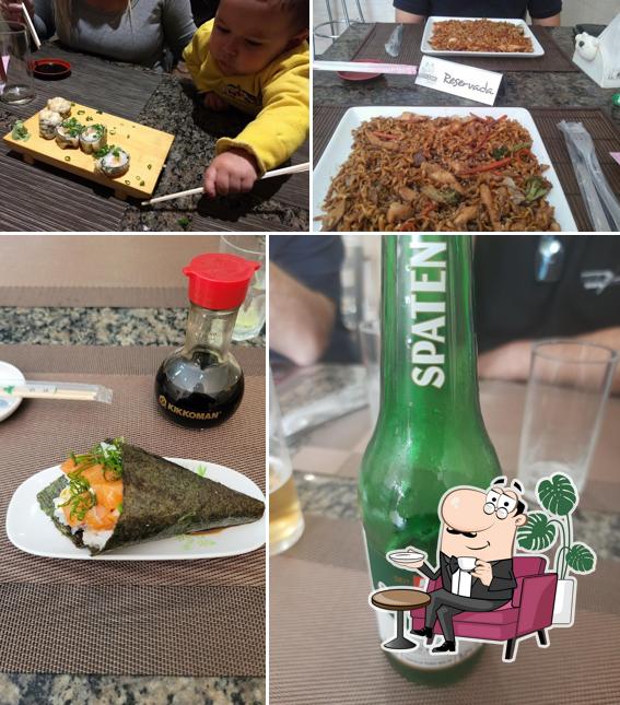 Sente em uma das mesas no Daisuki Sushi