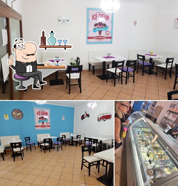 Siediti a un tavolo di ParadIce Cream