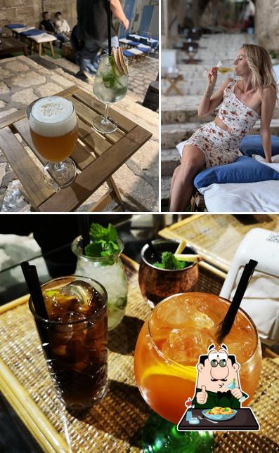 Dai un’occhiata alla immagine che presenta la cibo e bevanda di Boh il pub nelle scale