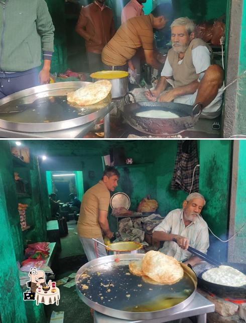 Food at Hansraj Pakvan
