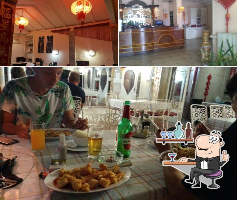 Gli interni di Restoran Peking