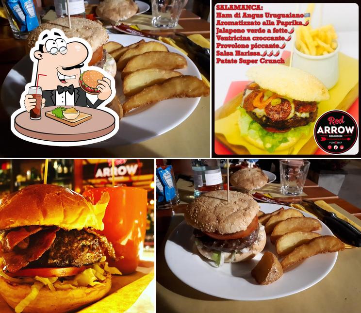 Prova un hamburger a Red Arrow Roadhouse