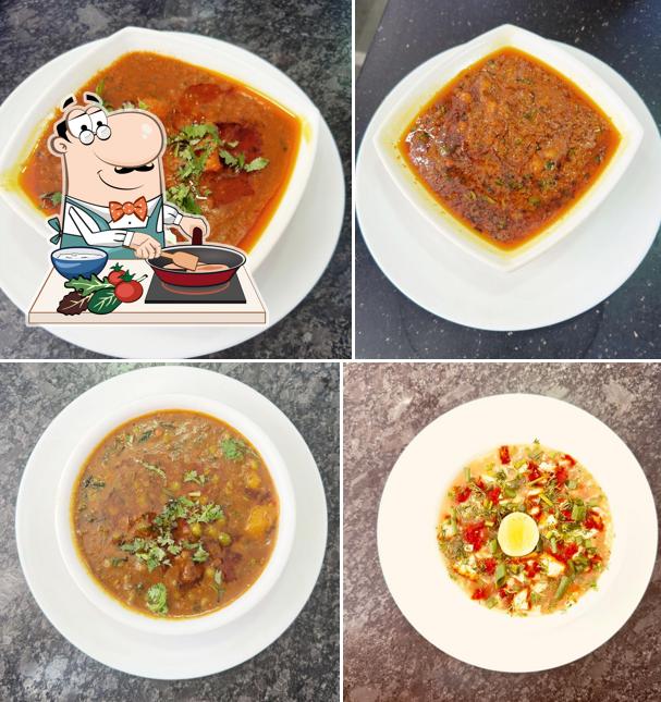 Chicken curry at Mohammadi Hotel